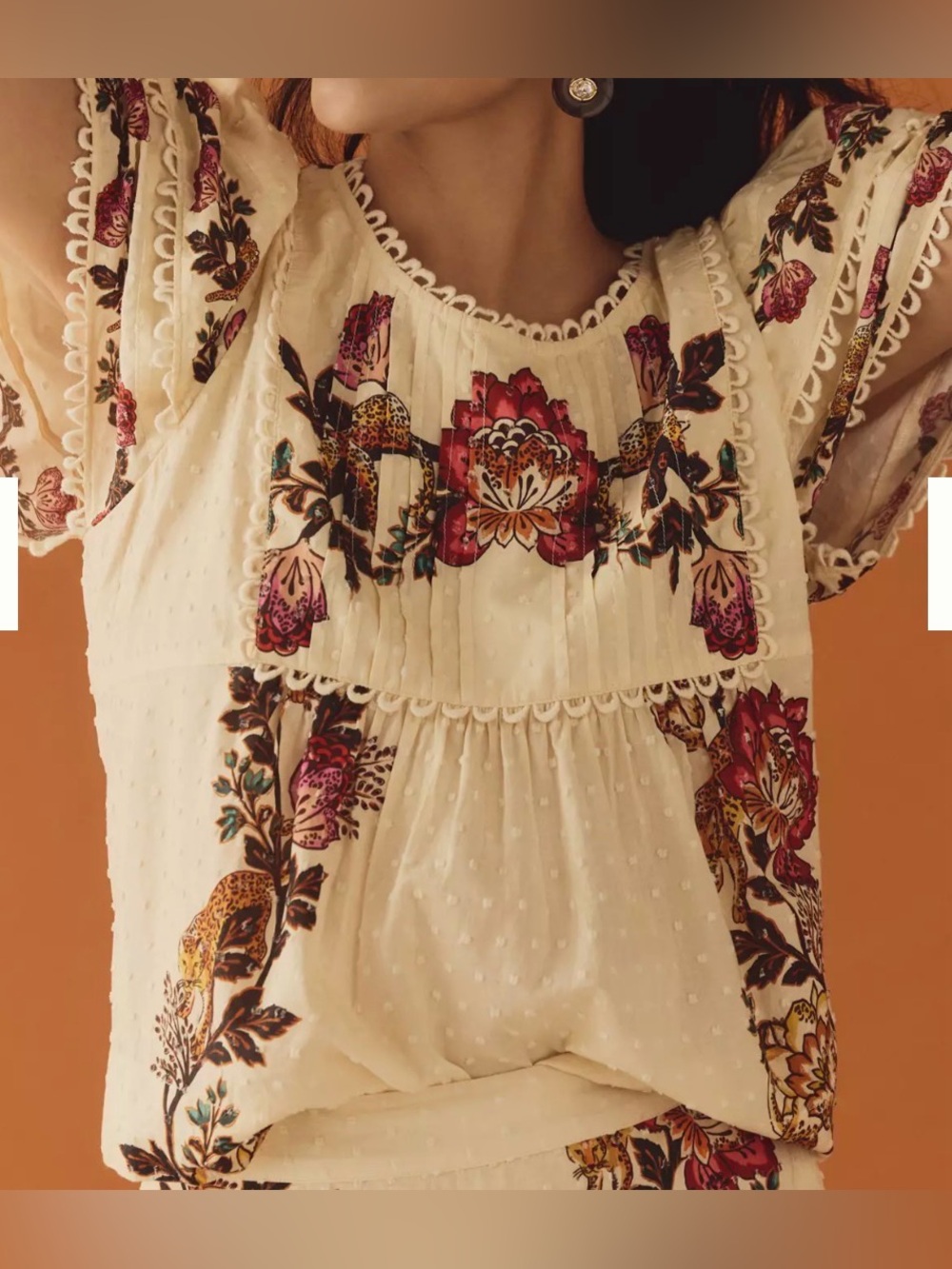 Farm Rio Sand Leopard Flowers Short-Sleeve Blouse Size L. flowy and light blouse